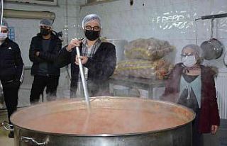 Öğrenciler yemeklerinin nasıl piştiğini gördü