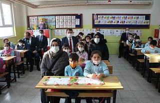 Öğrencilerin karne heyecanına Vali ve Belediye...