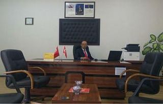 Öğrencinin ağabeyi, okul müdürünü omzundan...