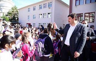 Öğretmen Başkan Kahramankazan’a 5 yeni okul kazandırdı