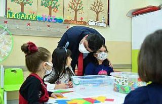 Öğretmen başkan öğrencilerin karne sevincini...