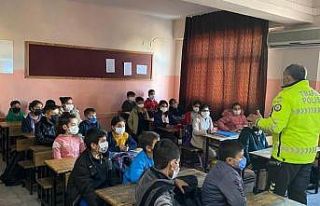 Öğretmen ve öğrencilere trafik eğitimi
