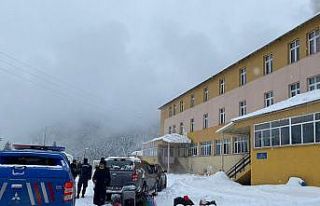 Okullarında mahsur kalan öğrenciler evlerine ulaştırıldı
