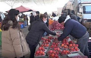Olumsuz hava koşulları pazarda tezgah sayısını...