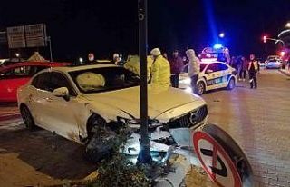 Önce saksıya, ardından park halindeki araçlara...