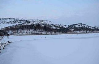 Orduzu göleti buz tuttu