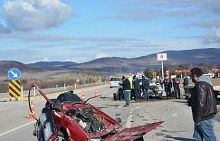 Ortadan ikiye bölünen Tofaş 1 kişiye mezar oldu