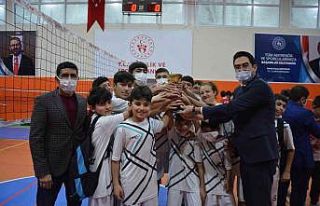 Ortaokullar arası voleybol turnuvası sona erdi