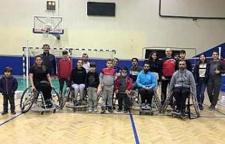 Osmaniye’de badminton turnuvası düzenlendi