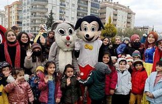 Osmaniye’de öğrenciler yarıyıl tatiline eğlenerek...