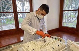 Osmanlı döneminden kalan çini sobalar restore edilerek...