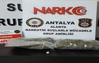 Otogarda şüpheli şahsın üzerinden 960 gram esrar...