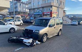 Otomobil ile  motosiklet çarpıştı: 1 yaralı