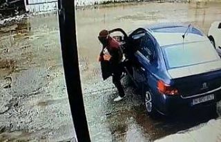Otomobilden 82 bin lira çalan iki zanlı tutuklandı