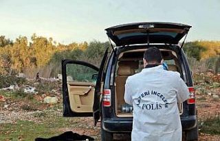 Otomobilin camını kırıp 30 bin liralık bilgisayar...