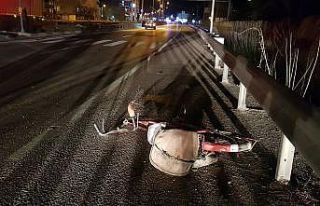 Otomobilin çarptığı bisikletli yaşlı adam yaşama...