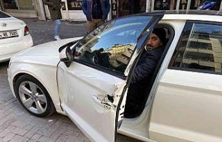Otomobille kamyonun arasına sıkışan parmakları...