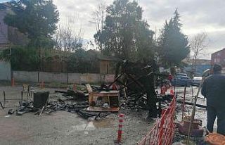 Otopark içinde yanan konteyner küle döndü