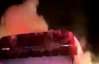 Otoyolda alev alev yanan tırdan geriye demir yığını...