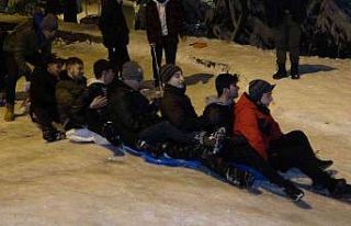 (Özel) Bursa’da sokaklar kayak pistine döndü...Poşet...