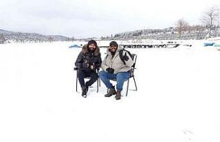 (Özel) Doğa harikası gölet dondu...Üzerine yazı...