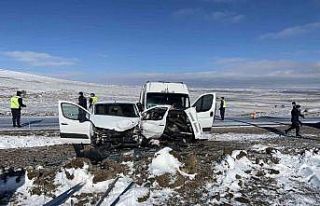Özel eğitim öğrencilerini taşıyan minibüs kaza...