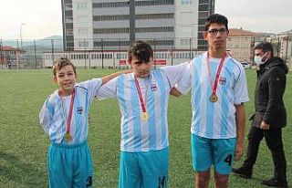 Özel gereksinimli çocuklar ilk defa bir futbol maçına...