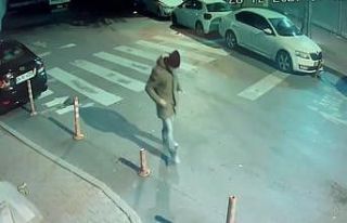 (Özel) İstanbul’da pastaneyi soyan “aksak hırsız”...