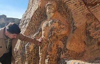 (Özel) İznik’te 2000 yıllık Herkül kabartması...