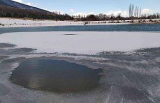 (ÖZEL) Kütahya’daki Demirciören Göleti buz tuttu