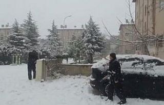 (Özel) Önce dua ettiler sonra kar topu oynadılar