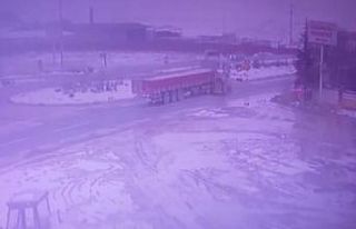 (ÖZEL) Tırın çarptığı traktör paramparça...