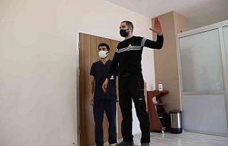(ÖZEL) Yedi yıl önce felç olan Filistinli gencin...