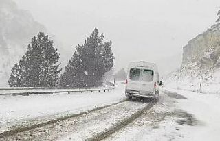 (ÖZEL) Yoğun kar yağışı ulaşımı etkiliyor