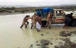 Pakistan’da şiddetli yağış en 300 evi yıktı