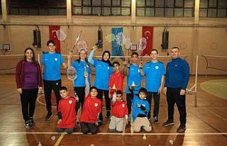 Pamukkale Belediye Spor Kulübü’nün engelli badminton...