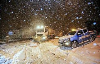 Pamukkale’de kar mesaisi devam ediyor