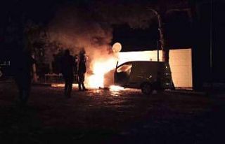 Park halindeki araç yandı