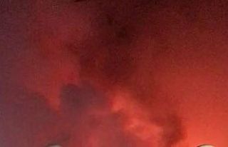 Park halindeki otomobil alev aldı