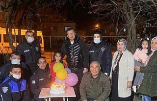 Pastanın üzerinde polis babasının fotoğrafını...