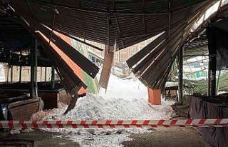 Pazaryerinin çatısı çöktü, kapalı olması faciayı...