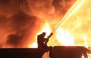 Plastik fabrikasında çıkan yangın kontrol altına...