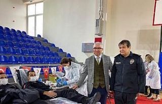 Polis adayları Kızılay’a kan bağışladı