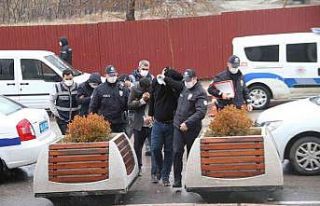 Polis tarafından suçüstü yapılan 4 şüpheli...