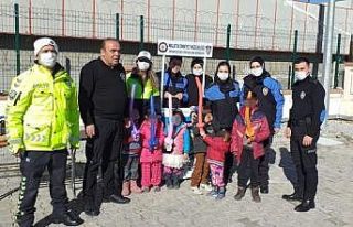 Polisten dilenen çocuklara yönelik farkındalık...