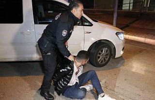 Polisten kaçan alkollü sürücü ortalığı birbirine...