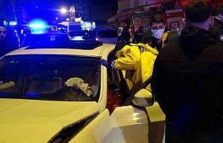 Polisten kaçarken kaza yapan otomobil sürücüsü...