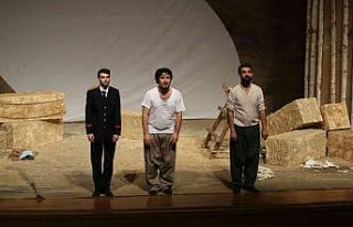 “Pusuda-Öç” tiyatro oyunu NEVÜ’de sahnelendi