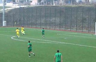 Rakiple çarpışan kalecinin kaburgası çatladı