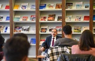 Rektör Beydemir, öğrencilerle bir araya geldi